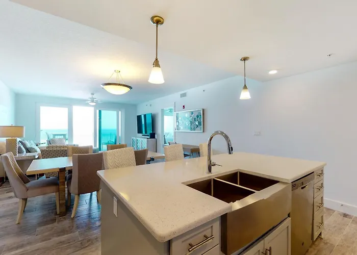 Hotel near College: Blu Condos 406