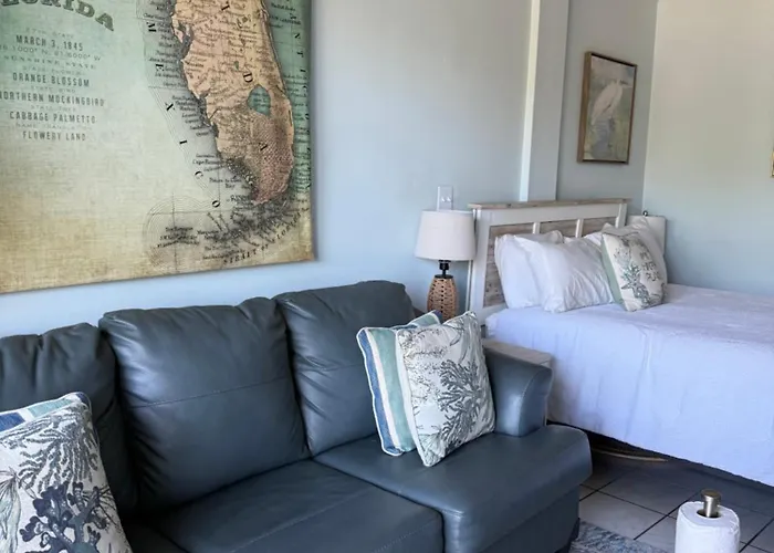 Cozy Bayfront Condo